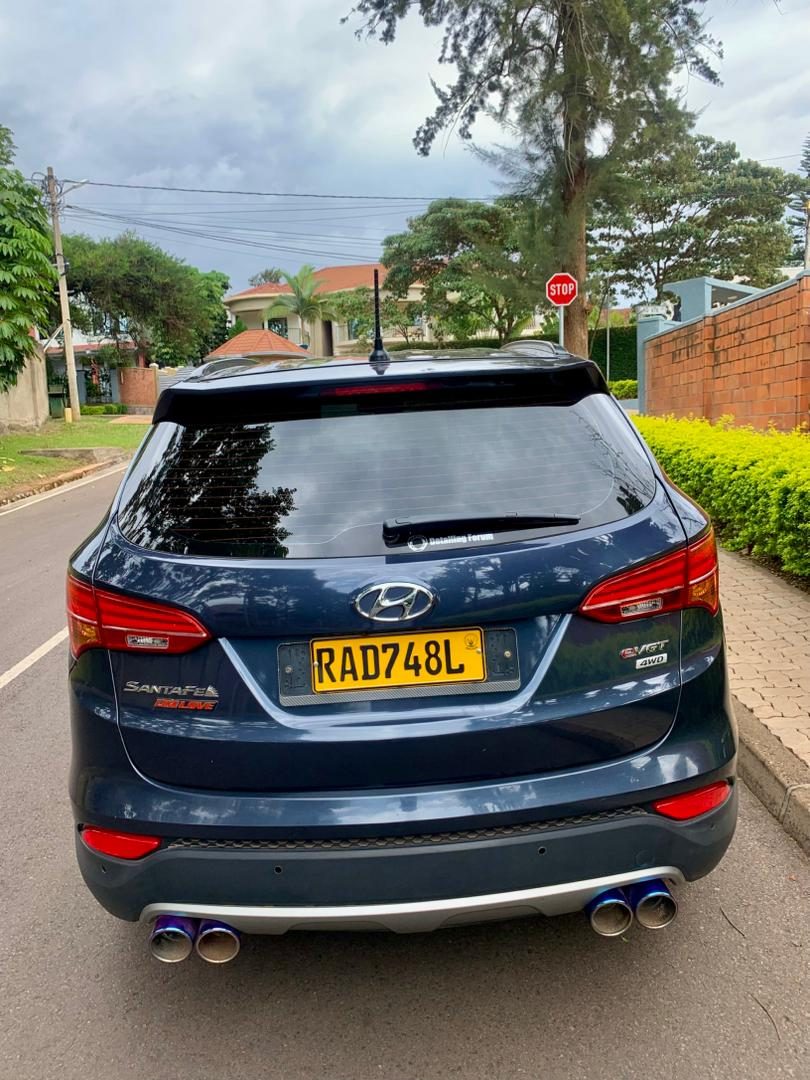 Hyundai SantaFe, plate RAD 748 L — Boot