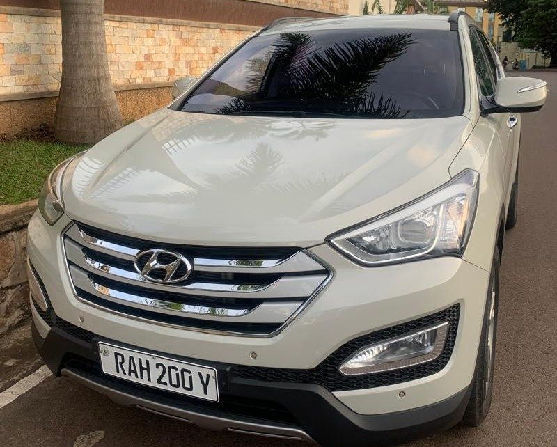 Hyundai SantaFe, plate RAH 200 Y