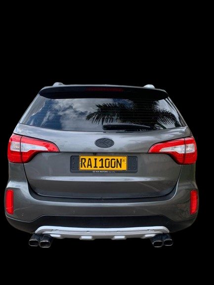 Kia Sorento, plate RAI 100 N — Boot