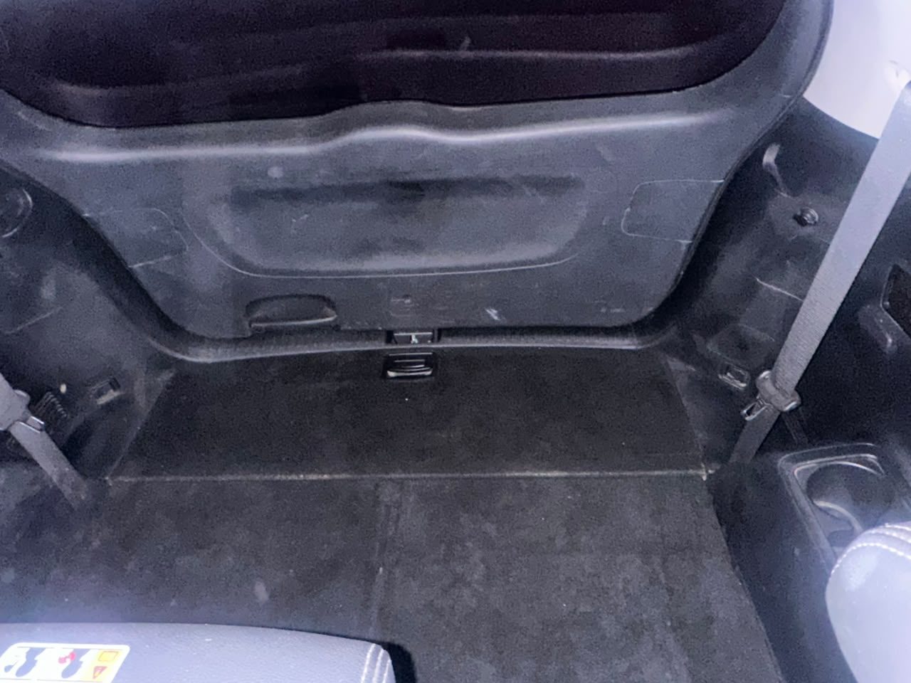 KIA SORENTO, plate RAJ 700 E — Boot