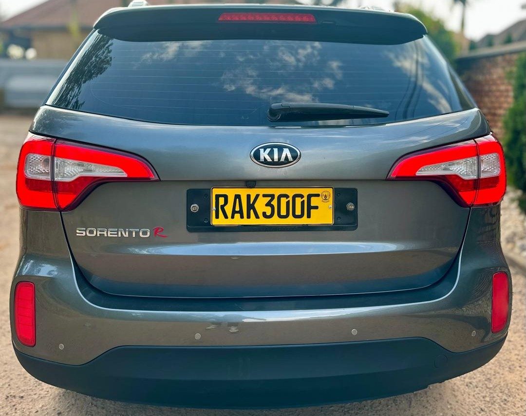 Kia Sorento, plate RAK 300 F — Boot